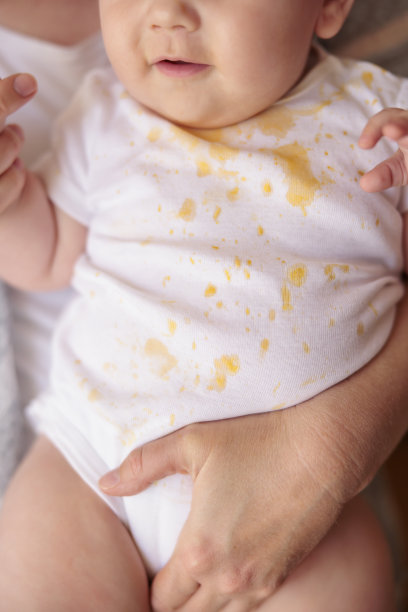 饭后妈妈抱着宝宝图片下载