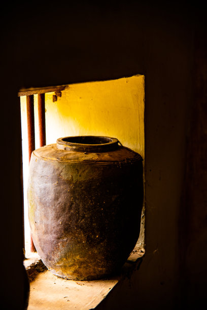 古老的有光框的罐子图片下载