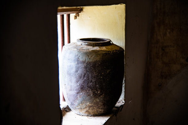 古老的有光框的罐子图片下载