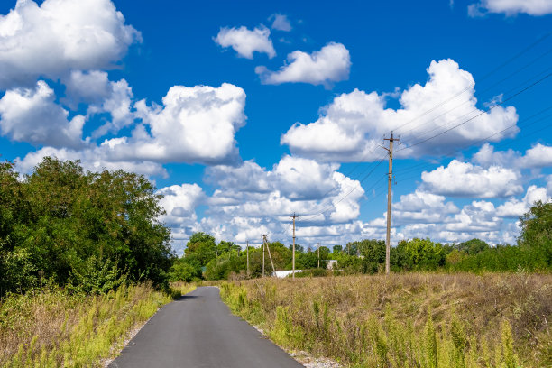 美丽的空柏油路在乡村彩色背景图片下载