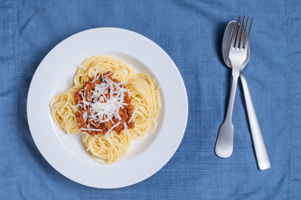 意大利肉酱意面配蕃茄酱肉末图片下载