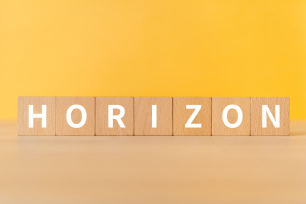 带有“HORIZON”字样的木块图片下载