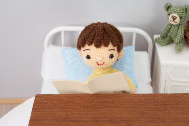 手工编织玩具。可爱又小巧的阿米鲁美娃娃。医疗与生活图片下载