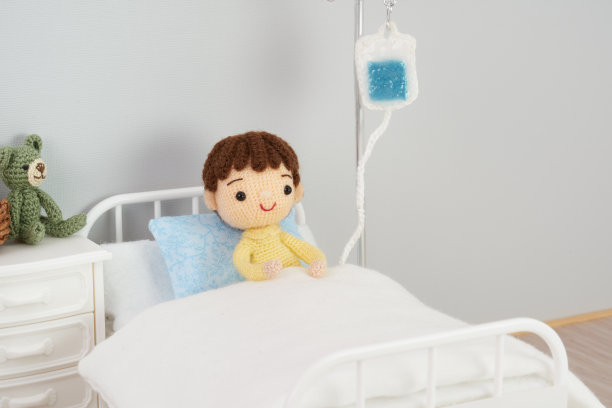 手工编织玩具。可爱又小巧的阿米鲁美娃娃。医疗与生活图片下载