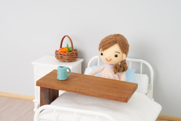 手工编织玩具。可爱又小巧的阿米鲁美娃娃。医疗与生活图片下载