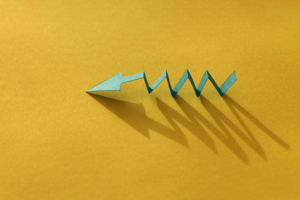 纸张背景上的箭头形状图片下载