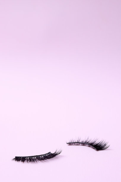 黑假长眼睫毛，空格为文字图片下载