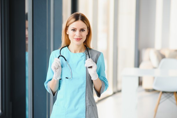 一个年轻的医务工作者的积极态度的肖像图片下载