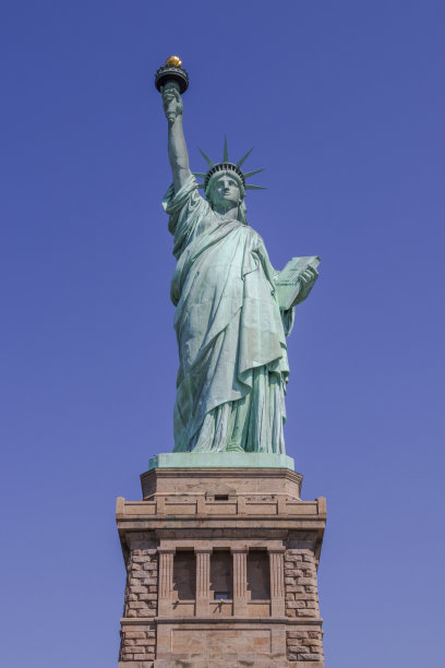 The Statue of Liberty (La Liberté éclairant le monde), Liberty Island, New York City, United States.图片下载