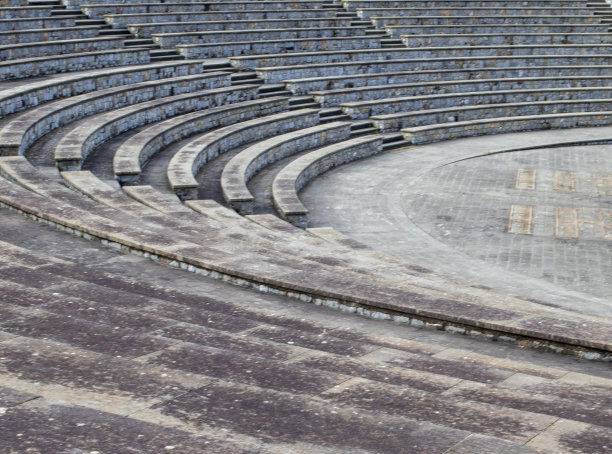 竞技场内部全景图。意大利南部的石头圆形剧场，卡拉布里亚。在老石头圆形剧场图片下载