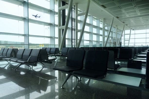 机场候机区有空座位图片下载