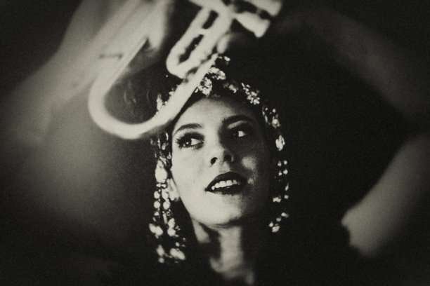 歌舞女郎。图片下载