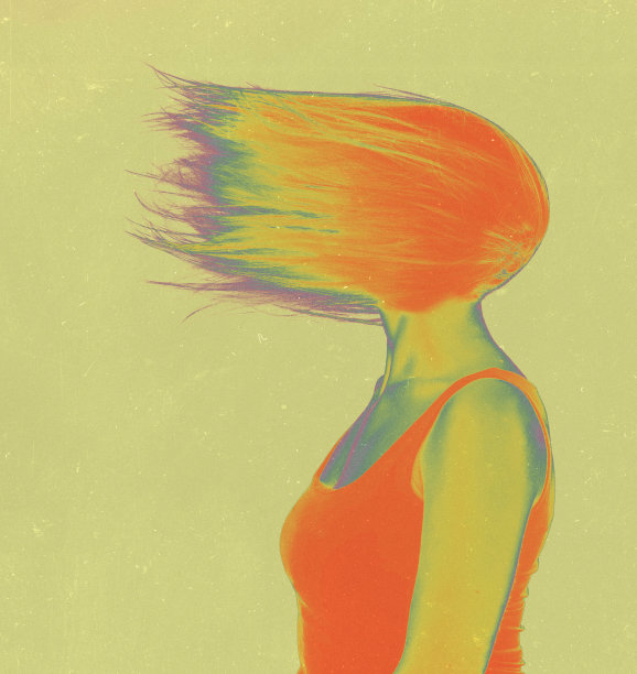 在热视觉风格效果中吹风在脸上的女人肖像图片下载