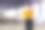 一位健康的女士在纽约市享受她定期的跑步训练图片下载