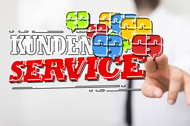 一个人展示3D渲染的德国昆登服务标志，意思是客户服务图片下载