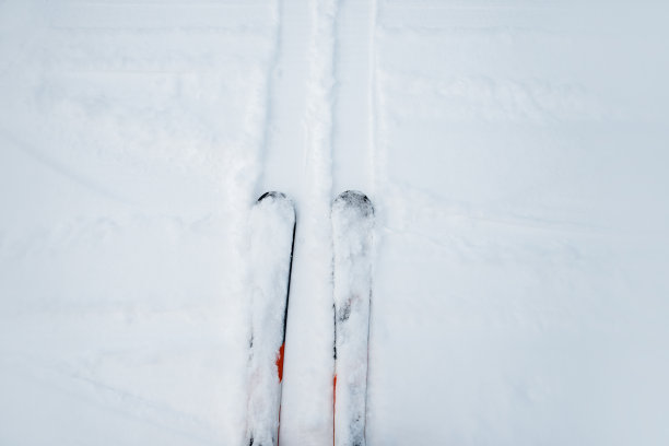 高山度假胜地冬季冰雪运动图片下载