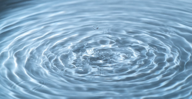 清爽水面图片下载