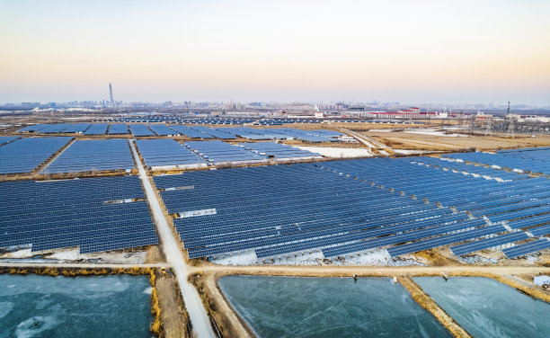 光伏能源太阳能电池板航拍照片图片下载