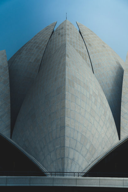 抽象的建筑莲花寺坐落在新德里。世界著名、特色建筑。图片下载