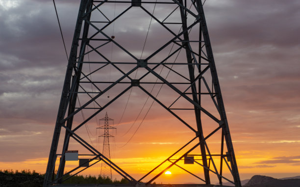 夕阳带输电线路图片下载