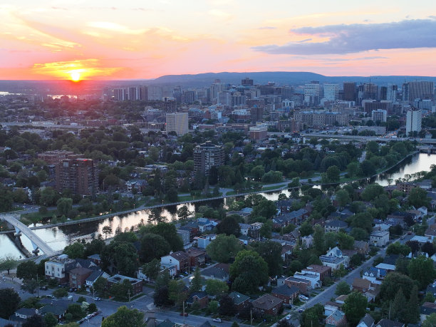 Glebe是加拿大安大略省渥太华的一个社区。图片下载