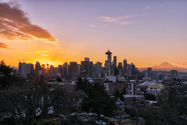 西雅图在冬季日出时的天际线，美国华盛顿图片下载
