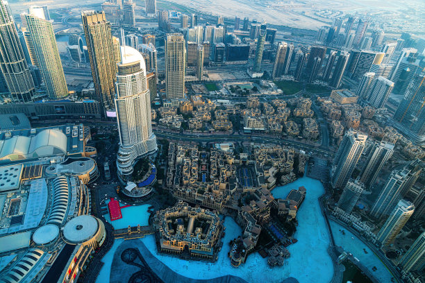 傍晚时分阿联酋迪拜市中心日落图片下载