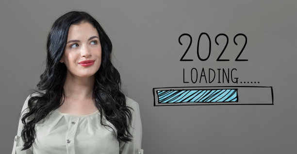 迎接2022年的是年轻女人图片下载