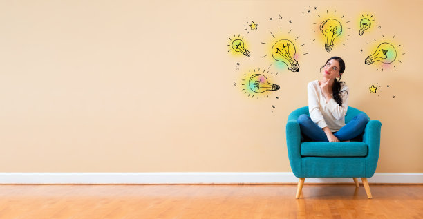 灯泡的想法，女人在沉思的姿势图片下载