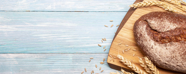 木制背景烤面包。前视图。文本复制空间图片下载