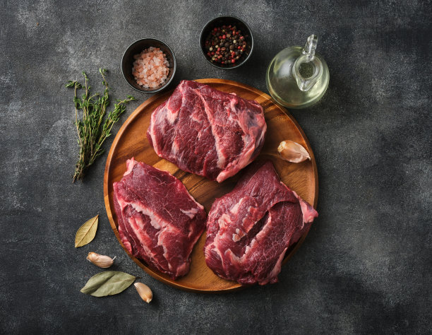 生肉，美味的小牛肉，牛腮肉-慢炖的最佳肉类。图片下载