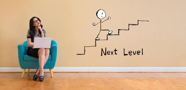 下一个概念是女人用笔记本电脑图片下载