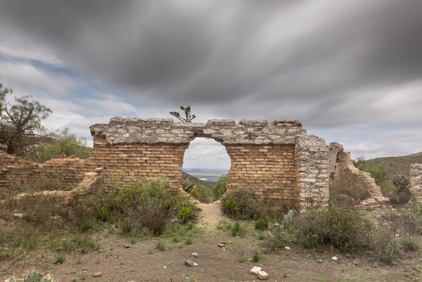 在墨西哥瓜纳华托的波佐斯矿，旧矿区的废弃废墟图片下载
