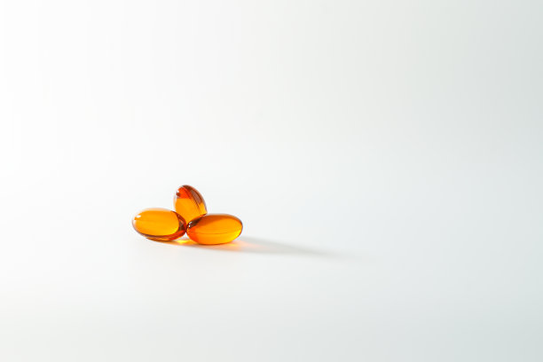 软凝胶，油填充胶囊，适合呈现食物补充剂:鱼油，欧米茄3，欧米茄6，欧米茄9，维生素A，维生素D，维生素D3，维生素E，月见草油图片下载