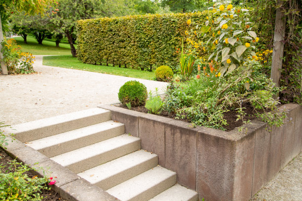 带楼梯的花园设计图片下载