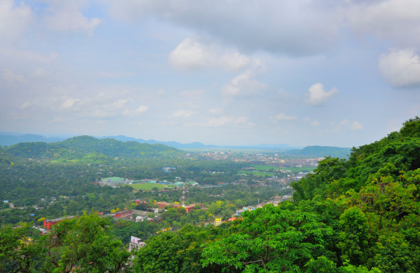从尼拉恰尔山鸟瞰古瓦哈提市。图片下载