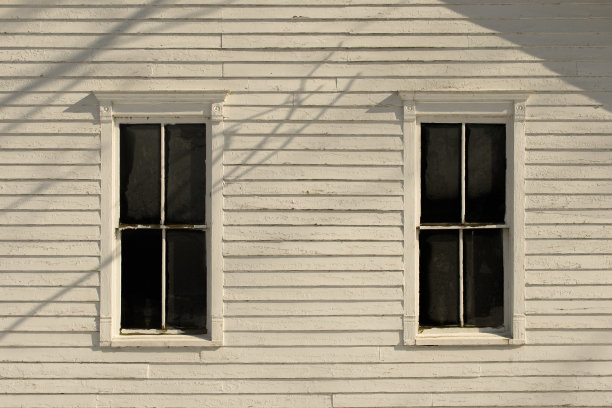 冬天小木屋的窗户图片下载