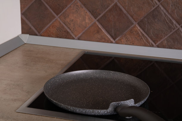 空炉子上空煎锅的照片图片下载