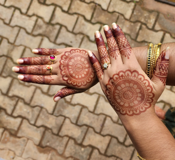 指甲花艺术。指甲花设计主要用于庆祝特殊场合或人们的欢乐聚会。图片下载