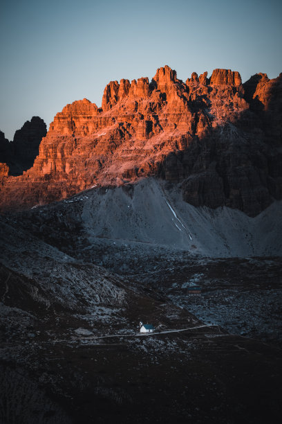 美丽的白云石山脉日出时的照片图片下载