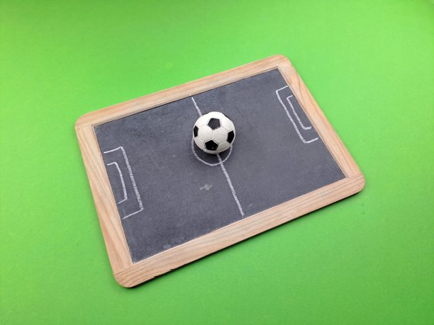 黑板上的足球场插图图片下载