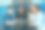 新冠肺炎疫情期间，年轻的亚洲创业团队成员在室内办公场所穿着休闲服装开会图片下载