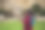 一名西班牙女子正在用手机拍摄美丽的景色。欧洲之旅图片下载
