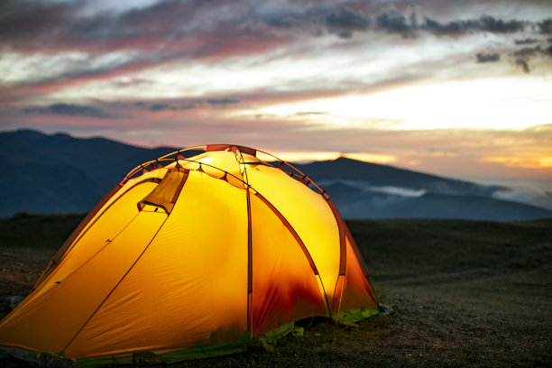 晚上在山里露营的帐篷图片下载