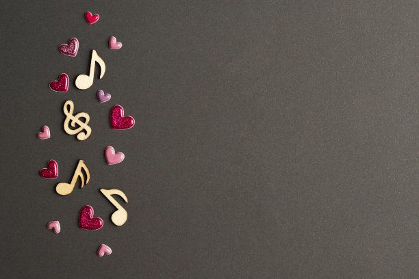 有爱心的木制音符图片下载