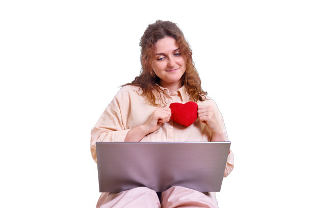 一个成年女子和一只猫坐在床上，在约会网站上交流，被隔离在白色背景上。网上爱情和人际关系的概念，生活方式图片下载