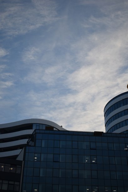 从下面拍摄的城市景观图片下载