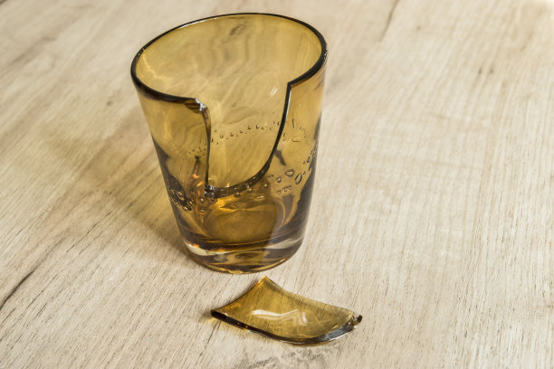 碎玻璃特写图片下载