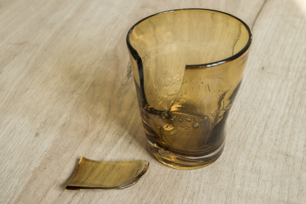 碎玻璃特写图片下载