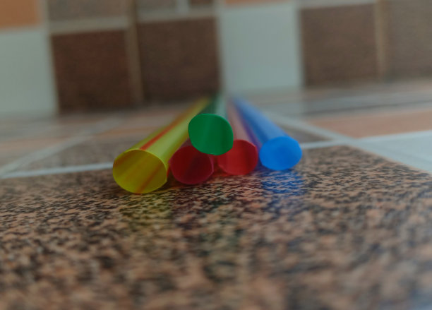 有不同颜色的吸管图片下载